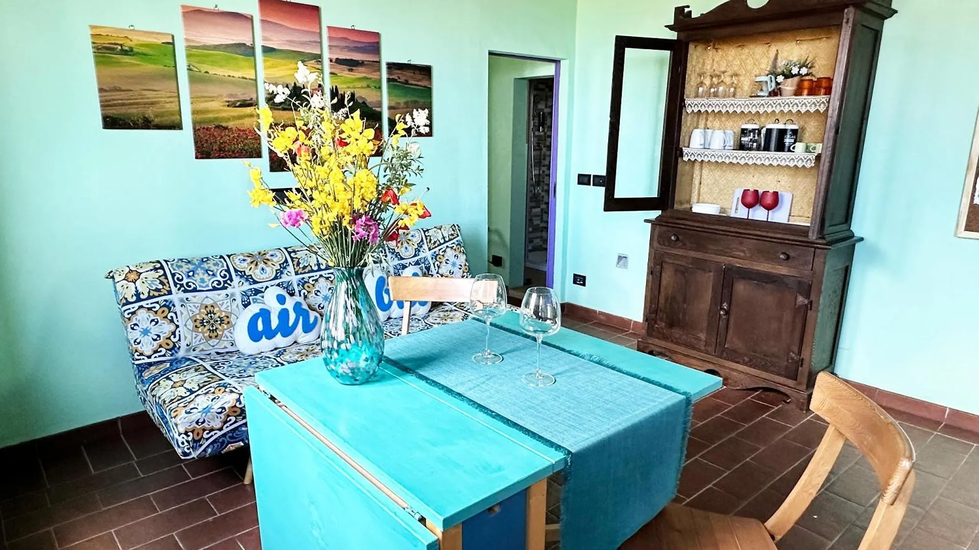 Rooftops Over The Valley - Montepulciano Apartment